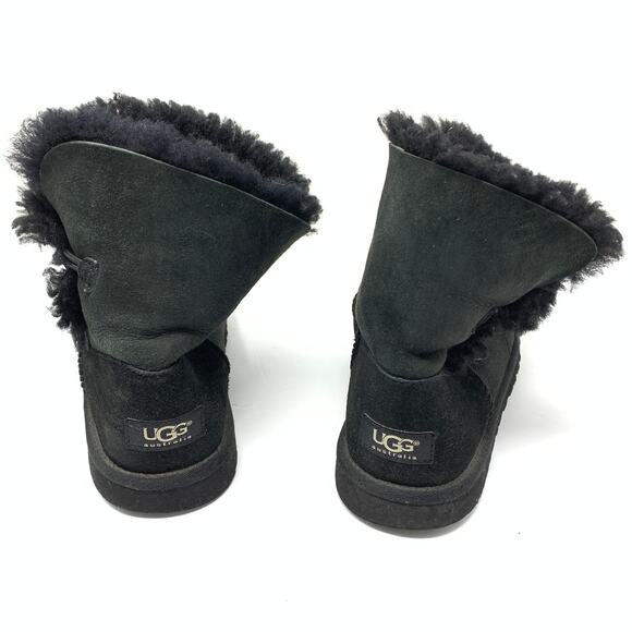 UGG Women's Size 6 Genuine Sheepskin Bailey Button II Boot Round Toe Black *READ - Picture 3 of 6